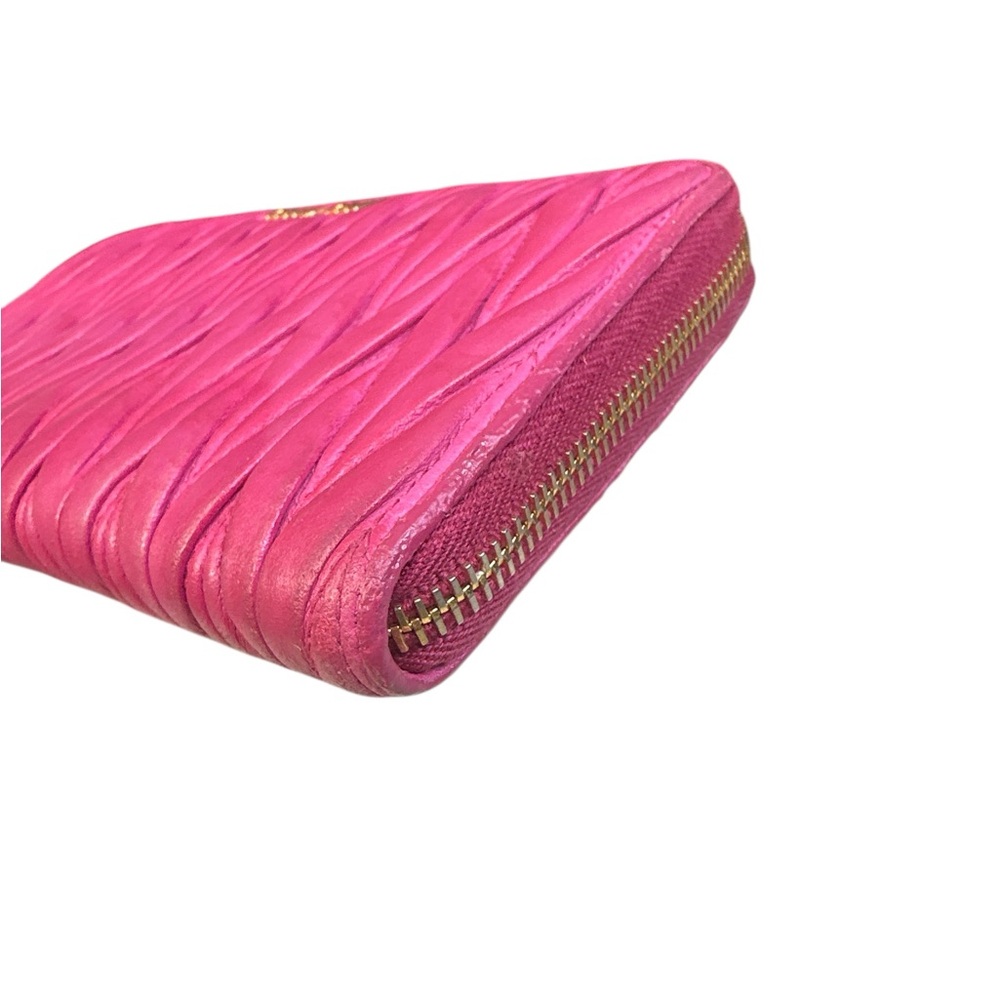 Miu Miu Pink Quilted Matellase long zip Wallet with Gold Accents - Picture 5 of 9